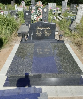 Памятник двойной 131